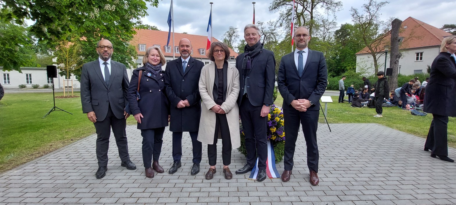 Commémoration de la fin de la guerre du 08 mai dans l’enceinte de la Julius-Leber-Kaserne en présence de la Sénatrice représentant les Français hors de France Mélanie Vogel